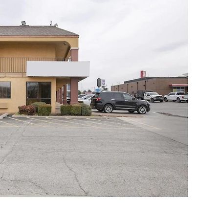 Southern Comfort Hotel Tulsa Exterior foto